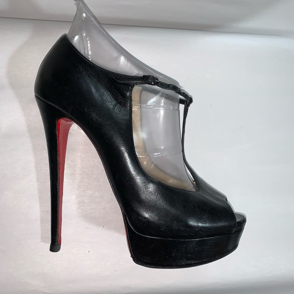 CHRISTIAN LOUBOUTIN size 40 calfskin peep toe HEEL